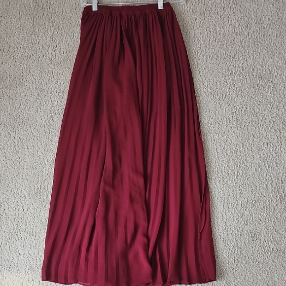 LONDONJEAN Dresses & Skirts - LONDONJEAN Deep Red Maxi Skirt
